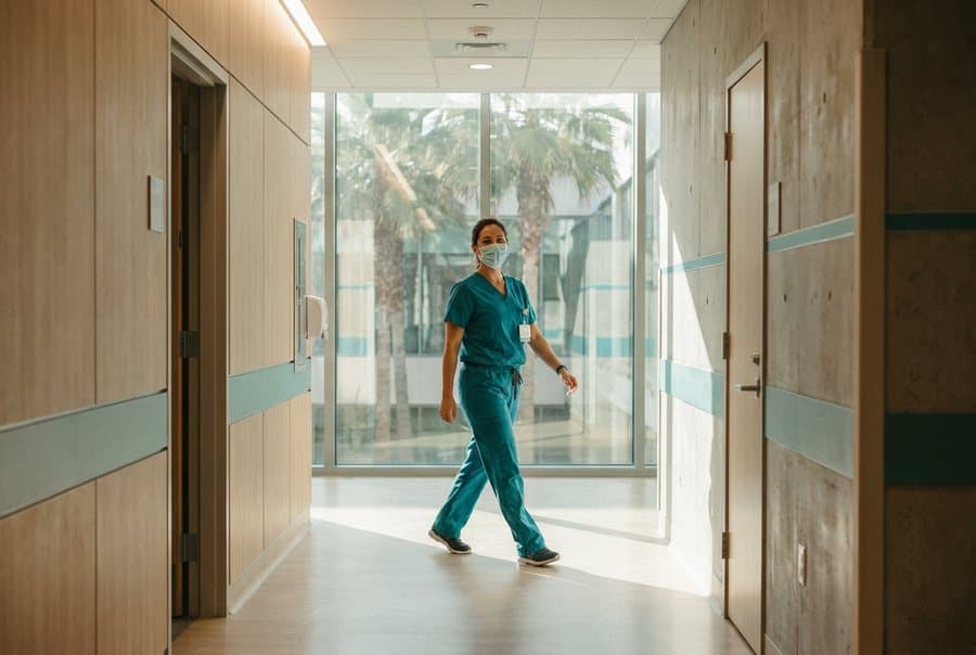 Hospital Hire Vs Staffing Agency: Which Is Better for Your Nursing Career?